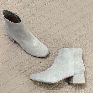 Kenneth Cole Reaction Road Stop Ankle Boots. Taupe Suede. Sz 9. Barely worn!